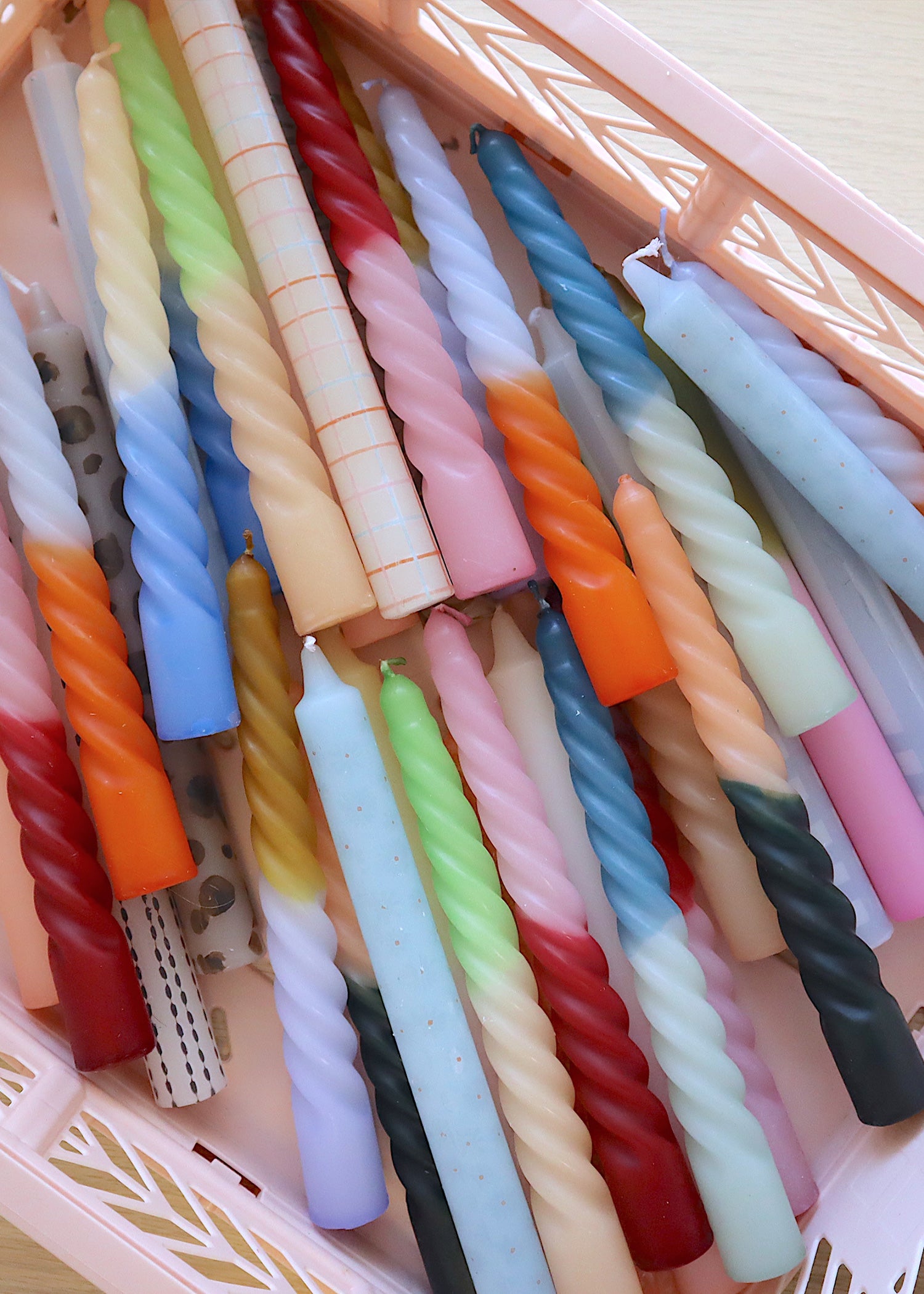 Kleurrijke kaarsen Palette Amsterdam van Kaars Online.
