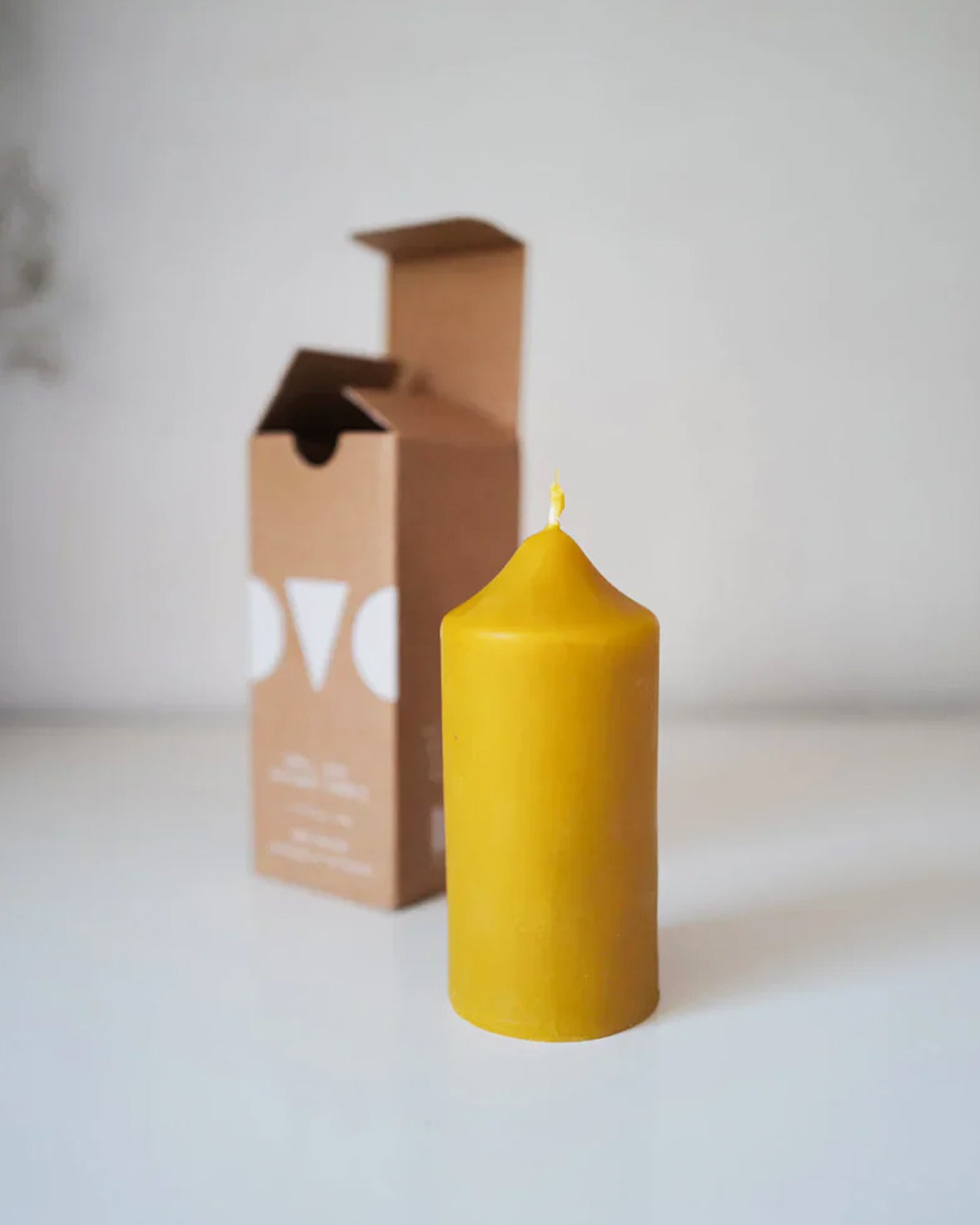 Medium Beeswax Candle | medium pilaar kaars van bijenwas