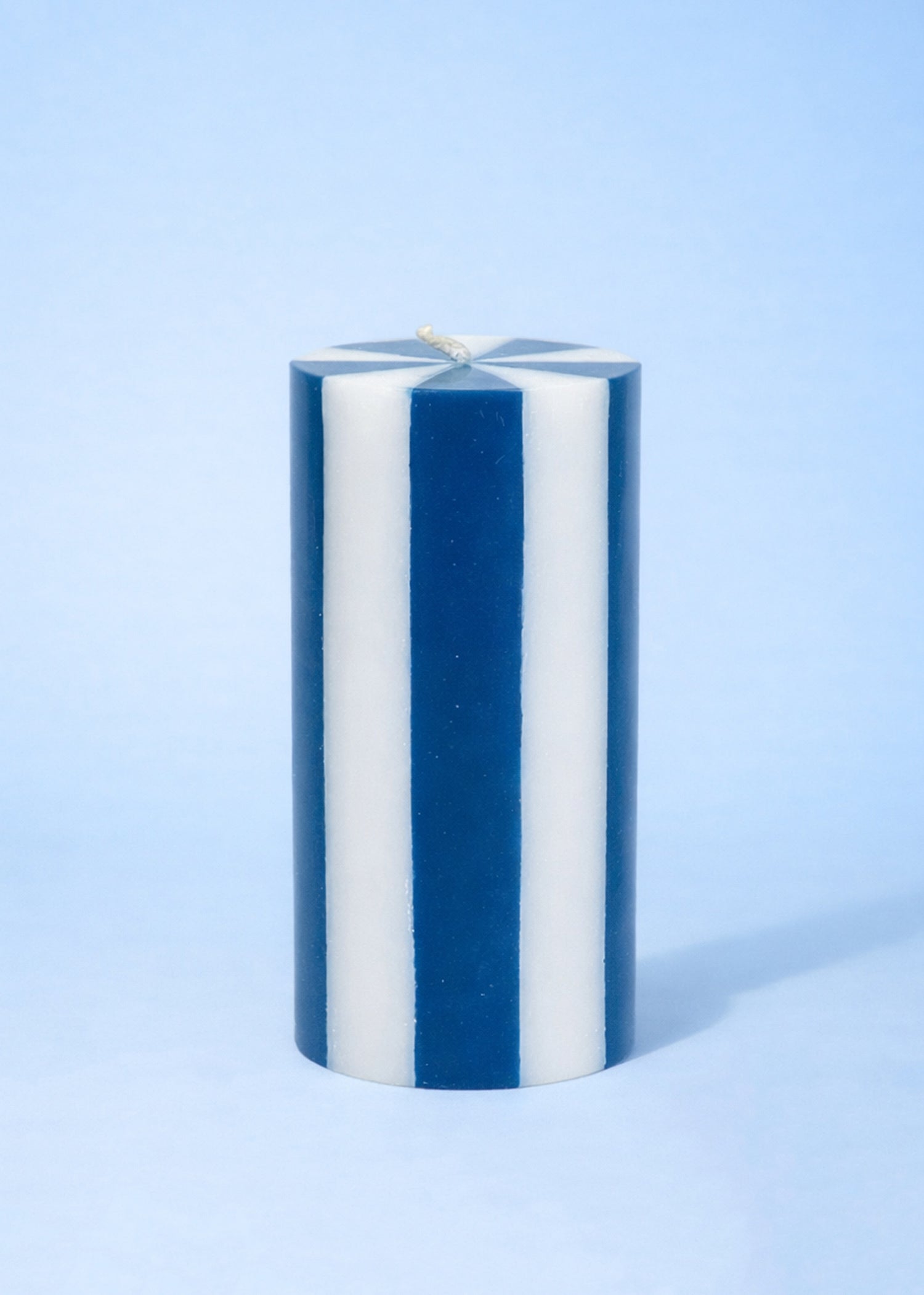 Gestreepte Pilaar Kaars | Denim Blauw & Wit