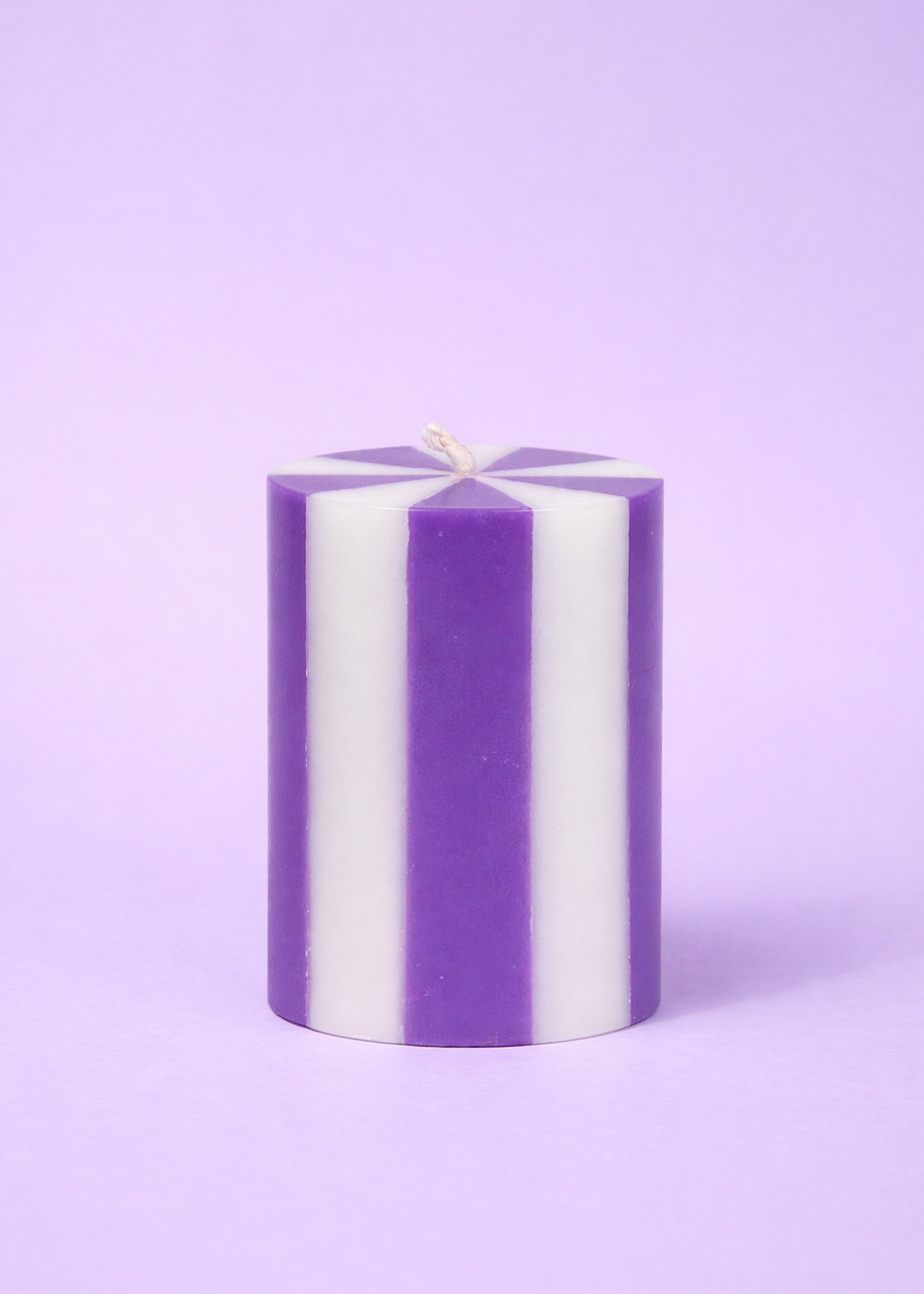 Gestreepte Pilaar Kaars | Violet & Wit