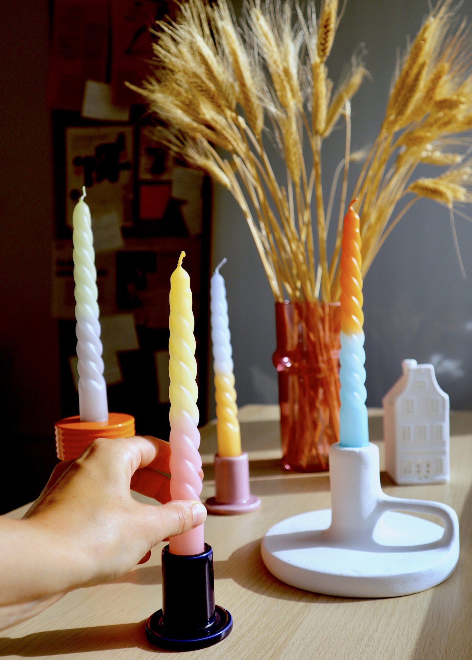 Kleurrijke gedraaide dip dye twist- of spiraal kaarsen set